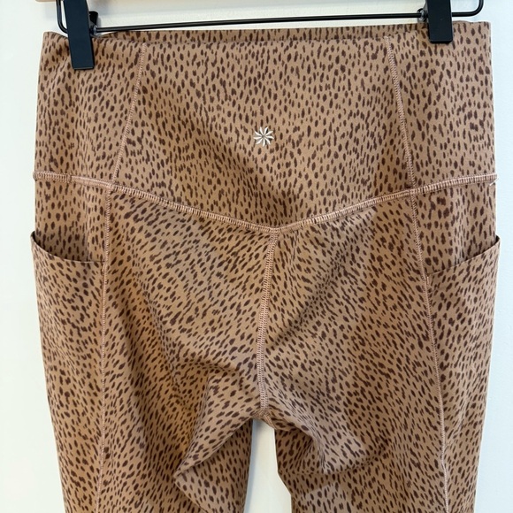 ATHLETA salutation stash pocket Leopard Print 7/8 Leggings - Picture 5 of 9